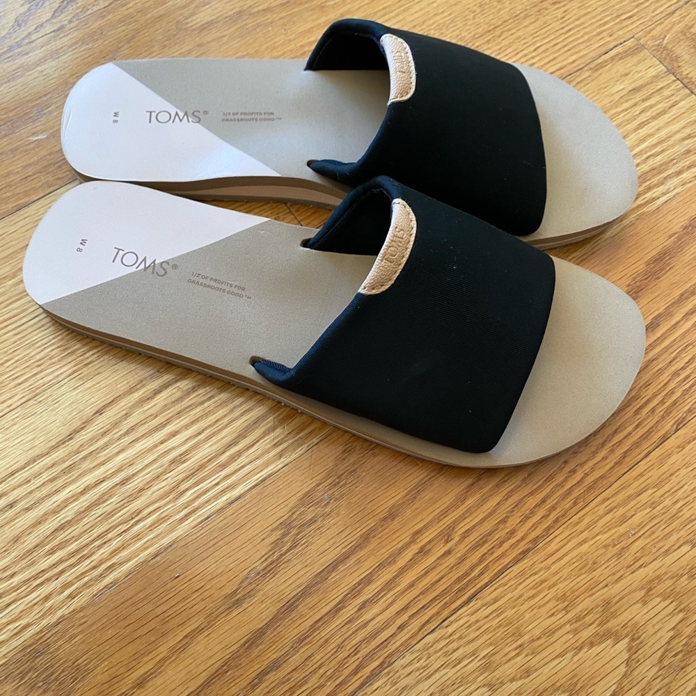 TOMS size 8 Women's Sandals with Black Strap and Tan Footbed